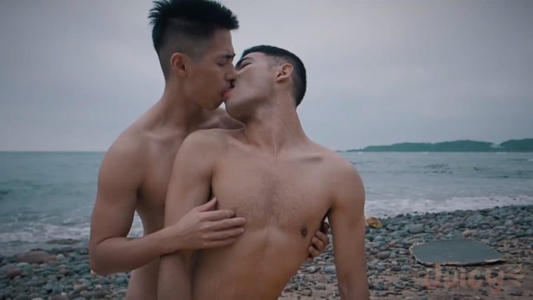 รักริมทะเลโดยไม่มีร่ม - วิดีโอ Wanke