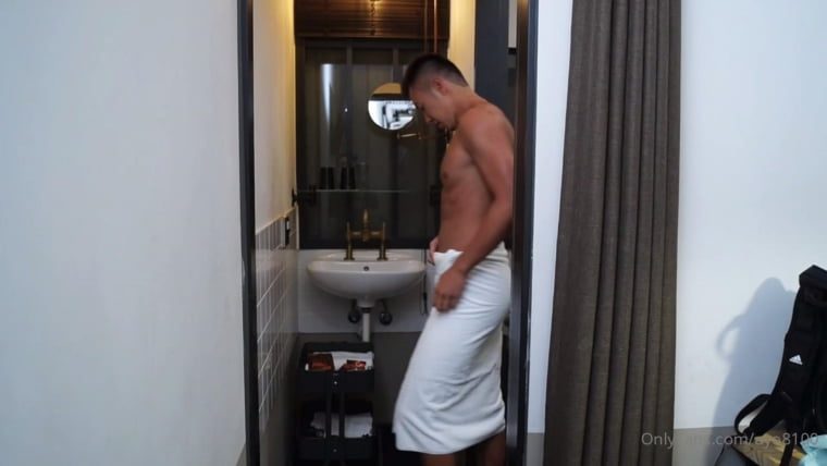 เด็กชายนักโต้คลื่นถูก "ทรมาน" ด้วยส้นเท้าขนาดใหญ่ 18 ซม. ของ Ayo8100 - Wanke Video